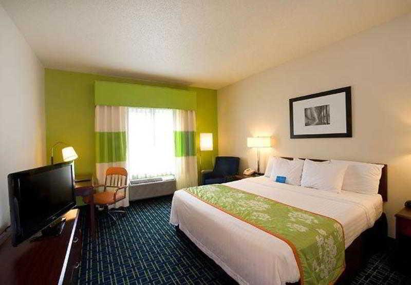 Fairfield Inn & Suites Traverse City Room photo