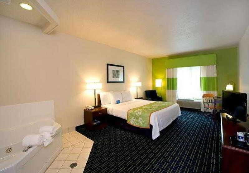 Fairfield Inn & Suites Traverse City Exterior photo